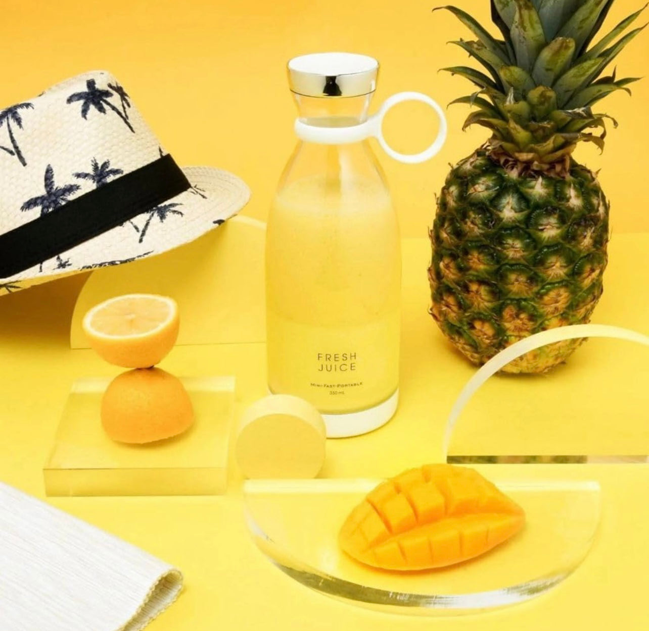 Portable 12 oz Electric Blender Bottle: This innovative personal sized blender bottle is a convenient way to rejuvenate with a quick smoothie from any location!